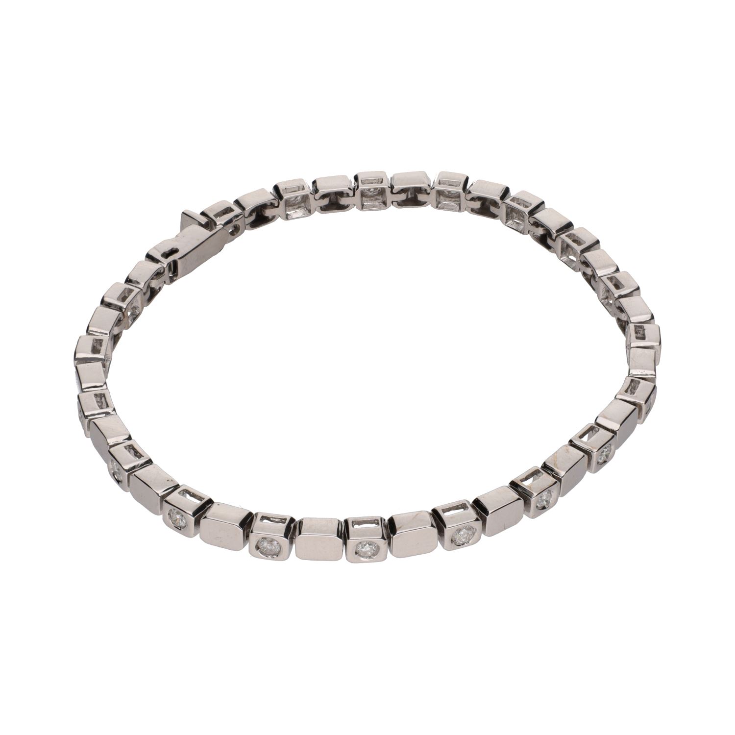 Pulsera tipo riviere en oro blanco con brillantes en chatón.