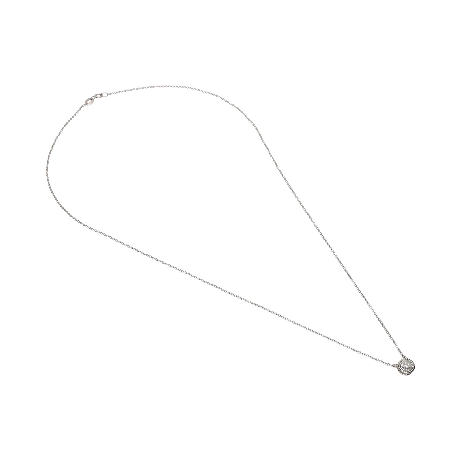 Collar en oro blanco con un brillante.