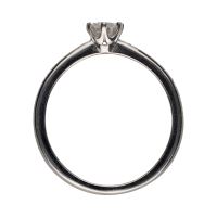 Sortija solitario en oro blanco con brillante.