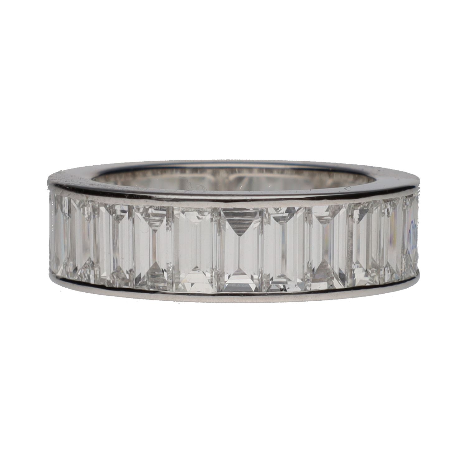 Sortija alianza infinity en oro blanco con baguettes. Talla 11.