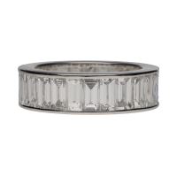 Sortija alianza infinity en oro blanco con baguettes. Talla 11.