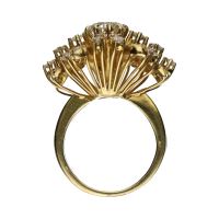 Sortija en oro amarillo con brillante central y detalles con brillantes. Talla 7.