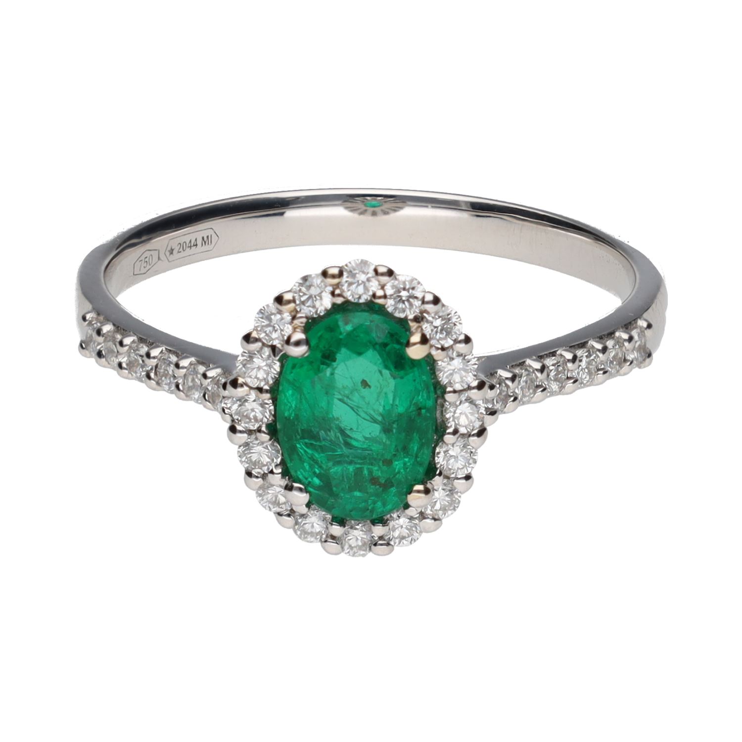 Sortija en oro blanco con esmeralda central y brillantes en orla y brazos. Talla 15.