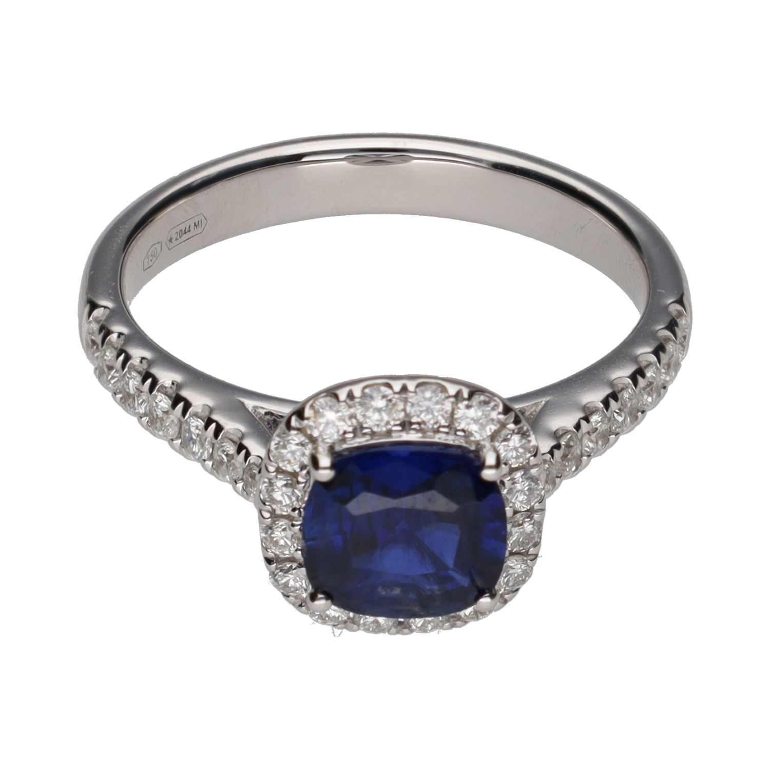 Sortija en oro blanco con zafiro central y brillantes en orla y brazos. Talla 14.