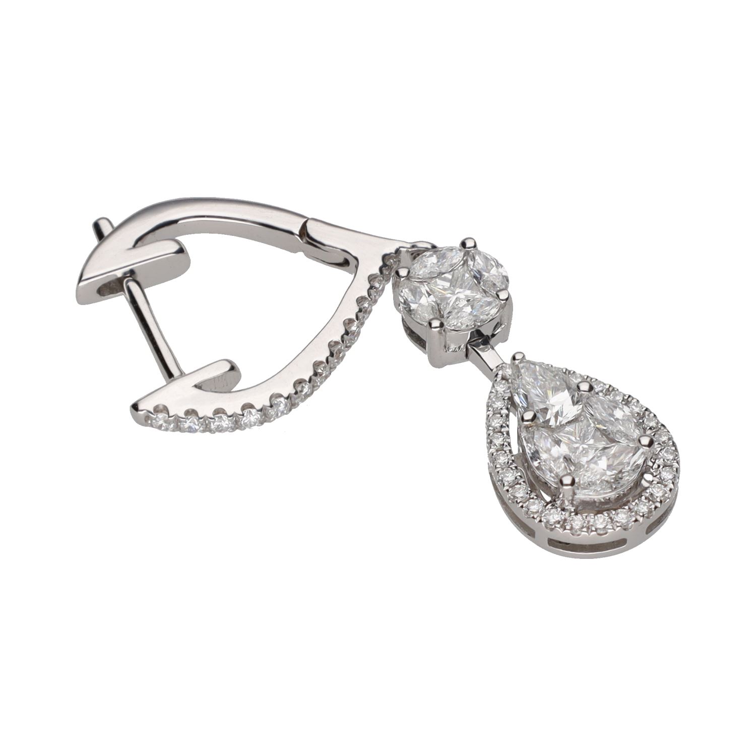 Pendientes largos en oro blanco con diamantes.