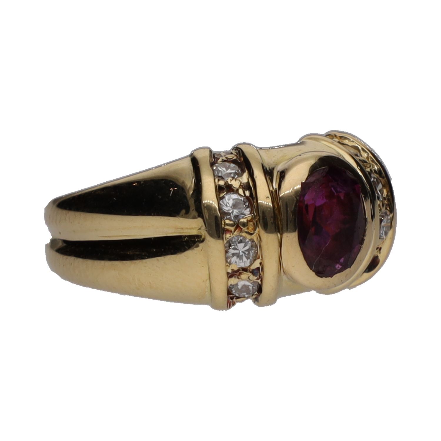 Sortija en oro amarillo con rubí y brillantes. Talla 8.