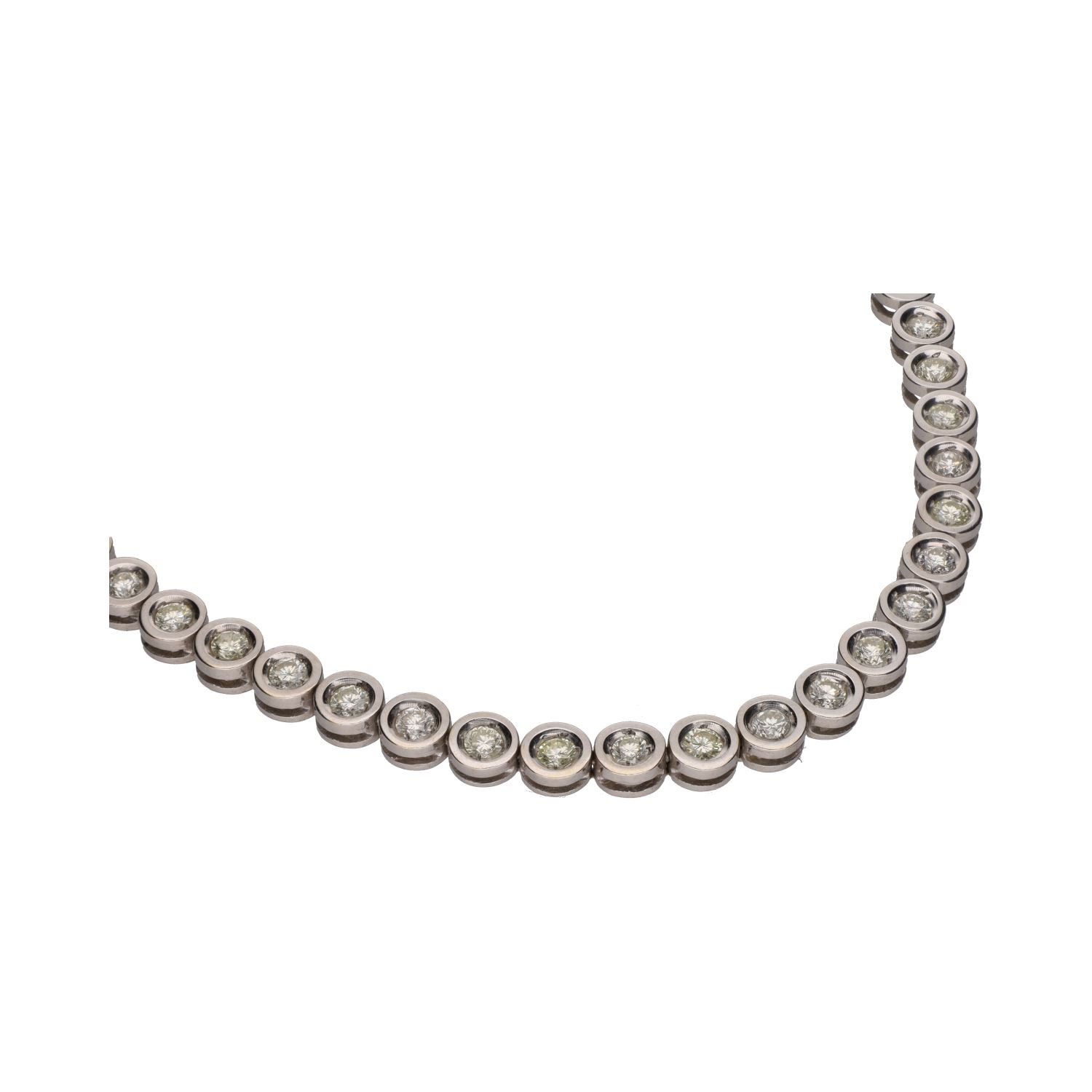 Collar en oro blanco con brillantes en chatón.