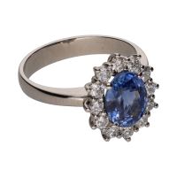 Sortija en oro blanco con zafiro y brillantes. Talla 15.