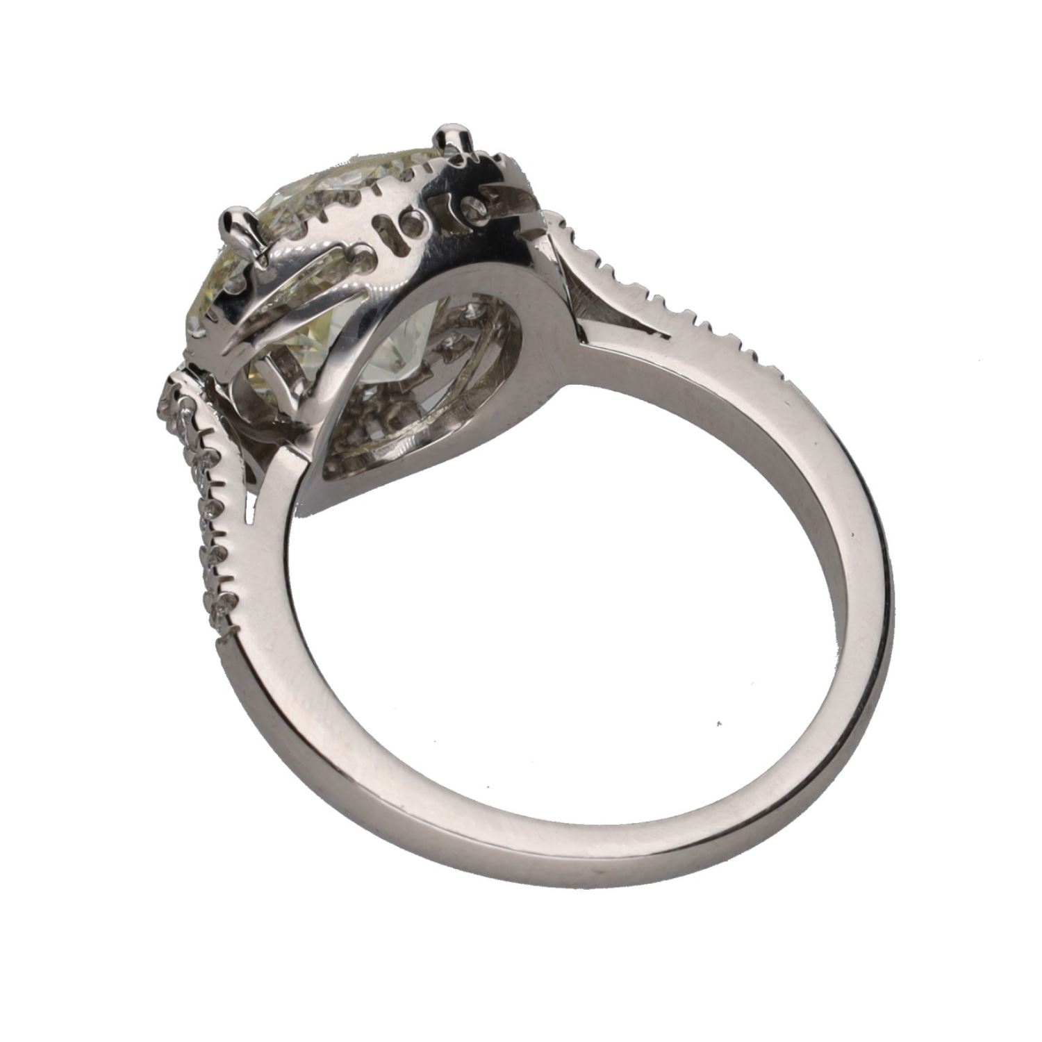 Sortija en platino con brillantes. Talla 12.