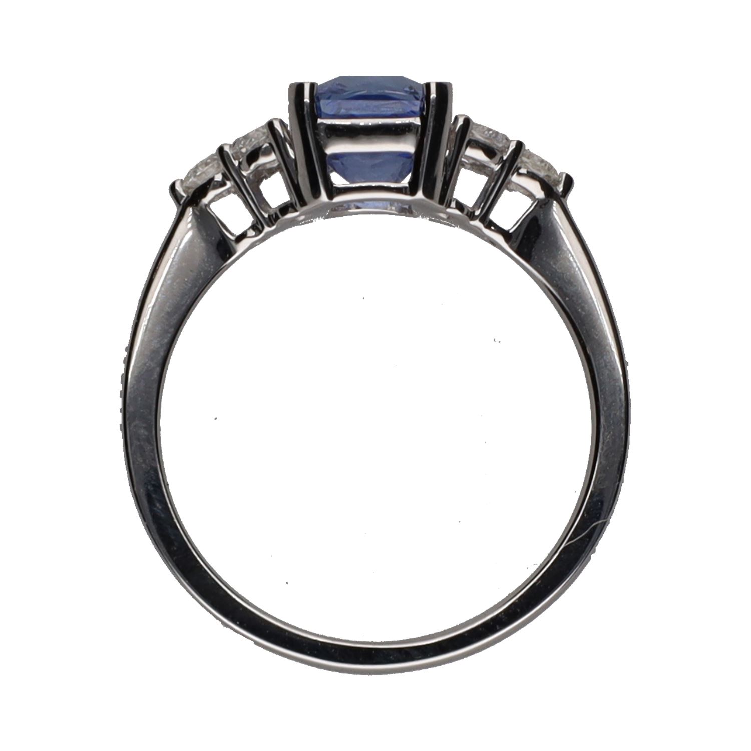 Sortija en oro blanco con zafiros y brillantes. Talla 14.