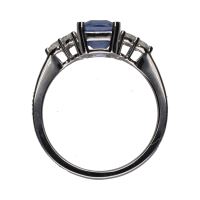 Sortija en oro blanco con zafiros y brillantes. Talla 14.