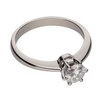 Sortija solitario en oro blanco con un brillante. Talla 14.