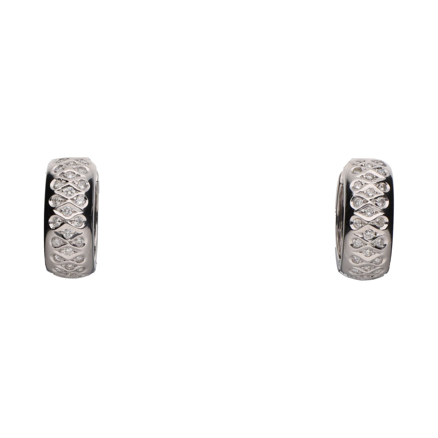 Pendientes argolla ancha en oro blanco con brillantes.