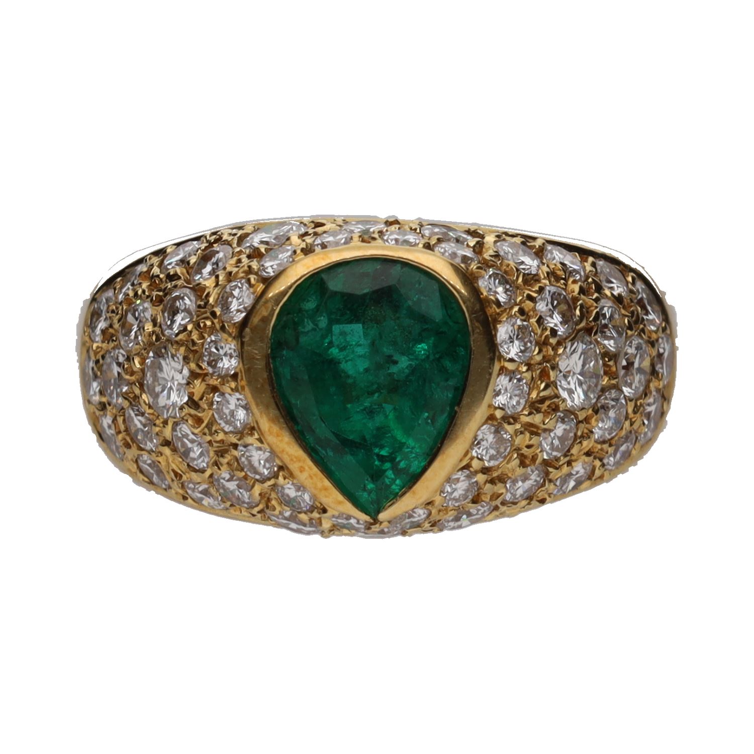 Sortija en oro amarillo con una esmeralda y brillantes. Talla 12.