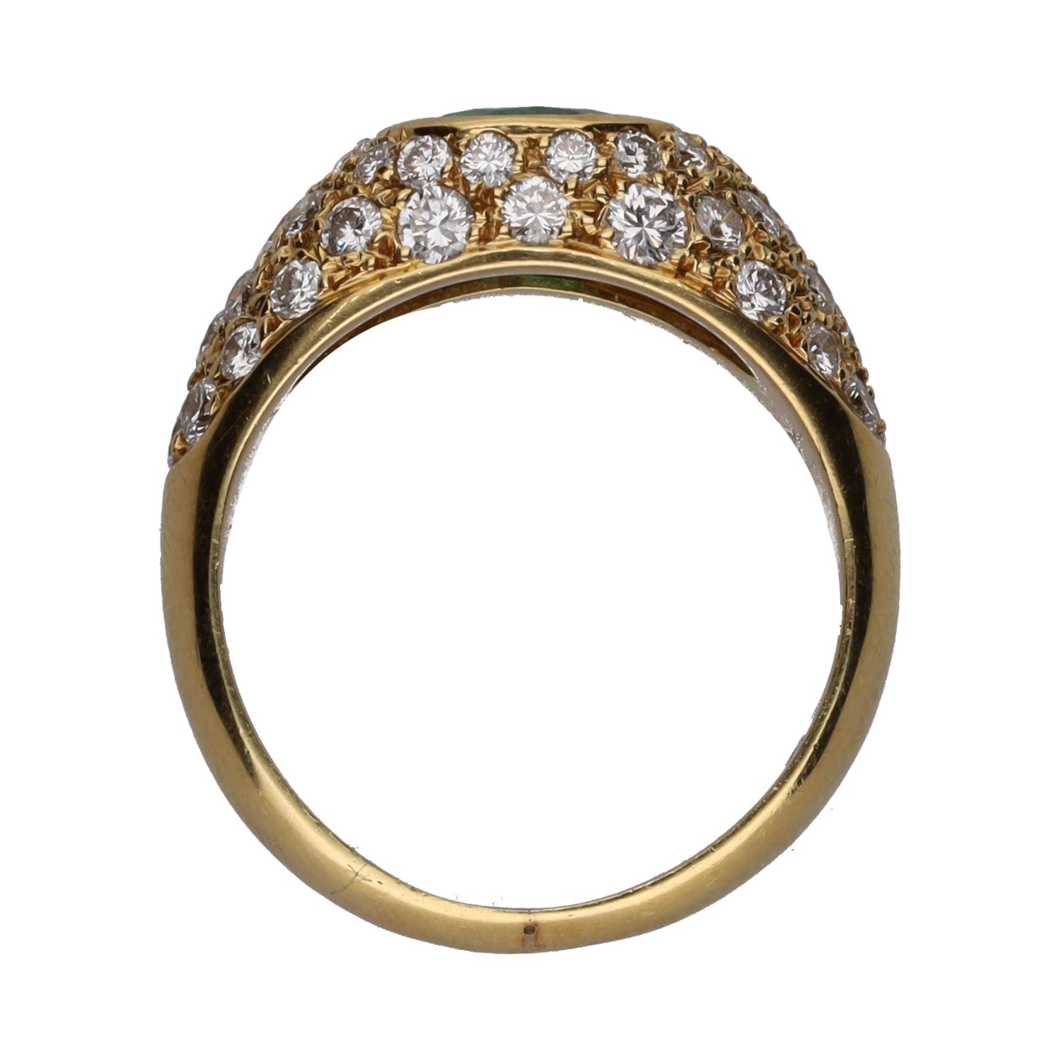 Sortija en oro amarillo con una esmeralda y brillantes. Talla 12.