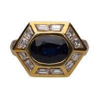 Sortija en oro amarillo con zafiro y baguettes. Talla 13.