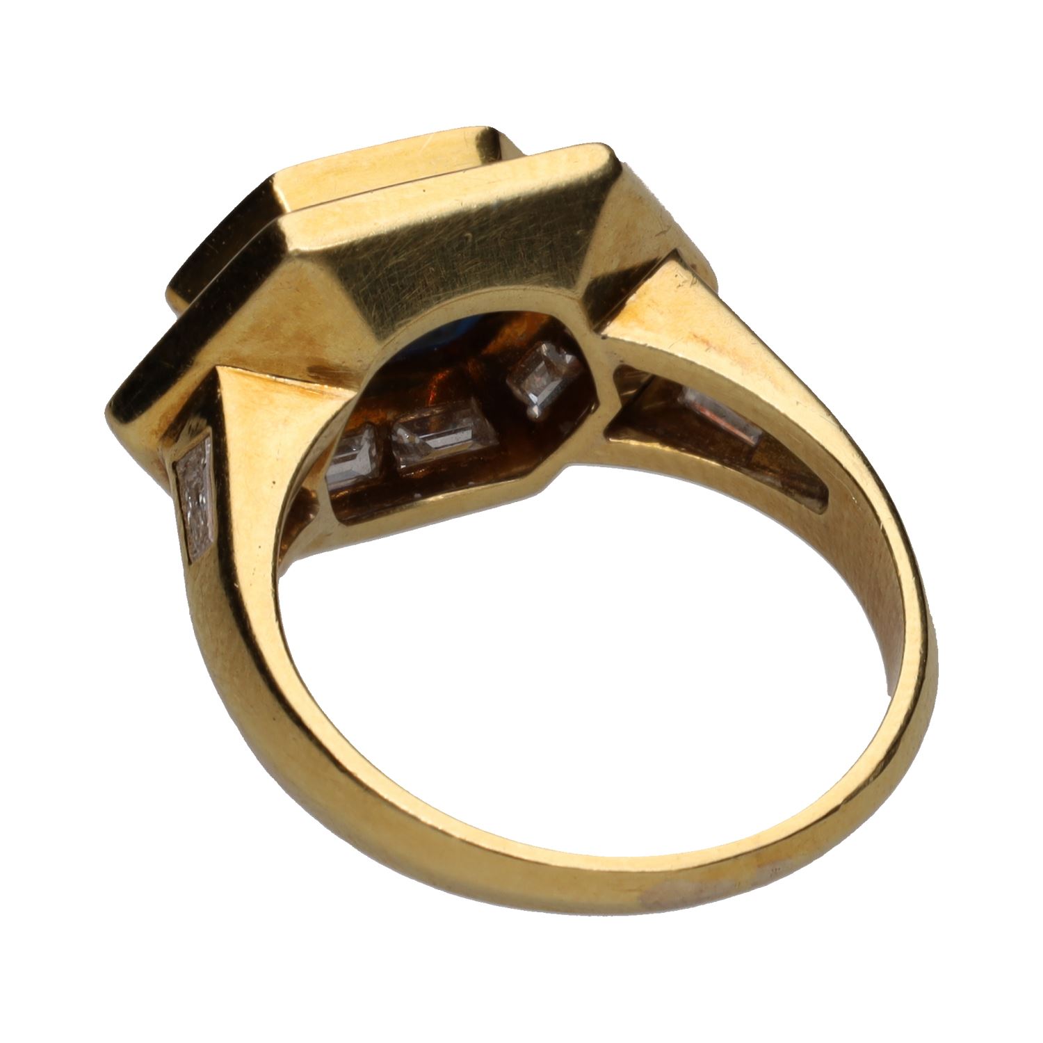 Sortija en oro amarillo con zafiro y baguettes. Talla 13.