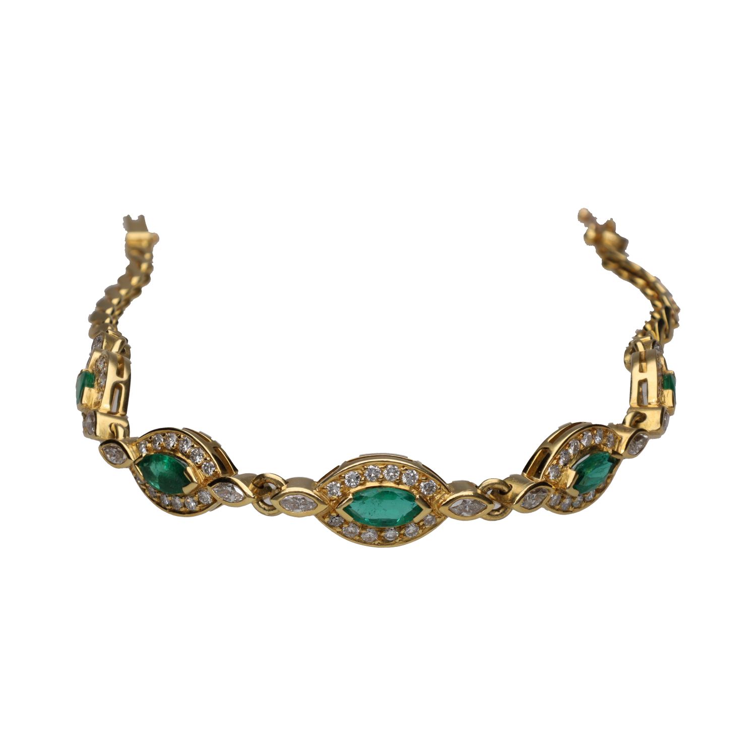 Pulsera en oro amarillo con esmeraldas y brillantes.