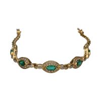 Pulsera en oro amarillo con esmeraldas y brillantes.
