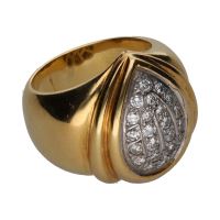 Sortija en oro amarillo con cuajado de brillantes. Talla 9.