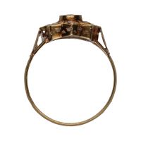 Sortija antigua en oro amarillo con diamantes. Talla 14.