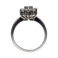 Sortija en oro blanco con brillantes. Talla 12.