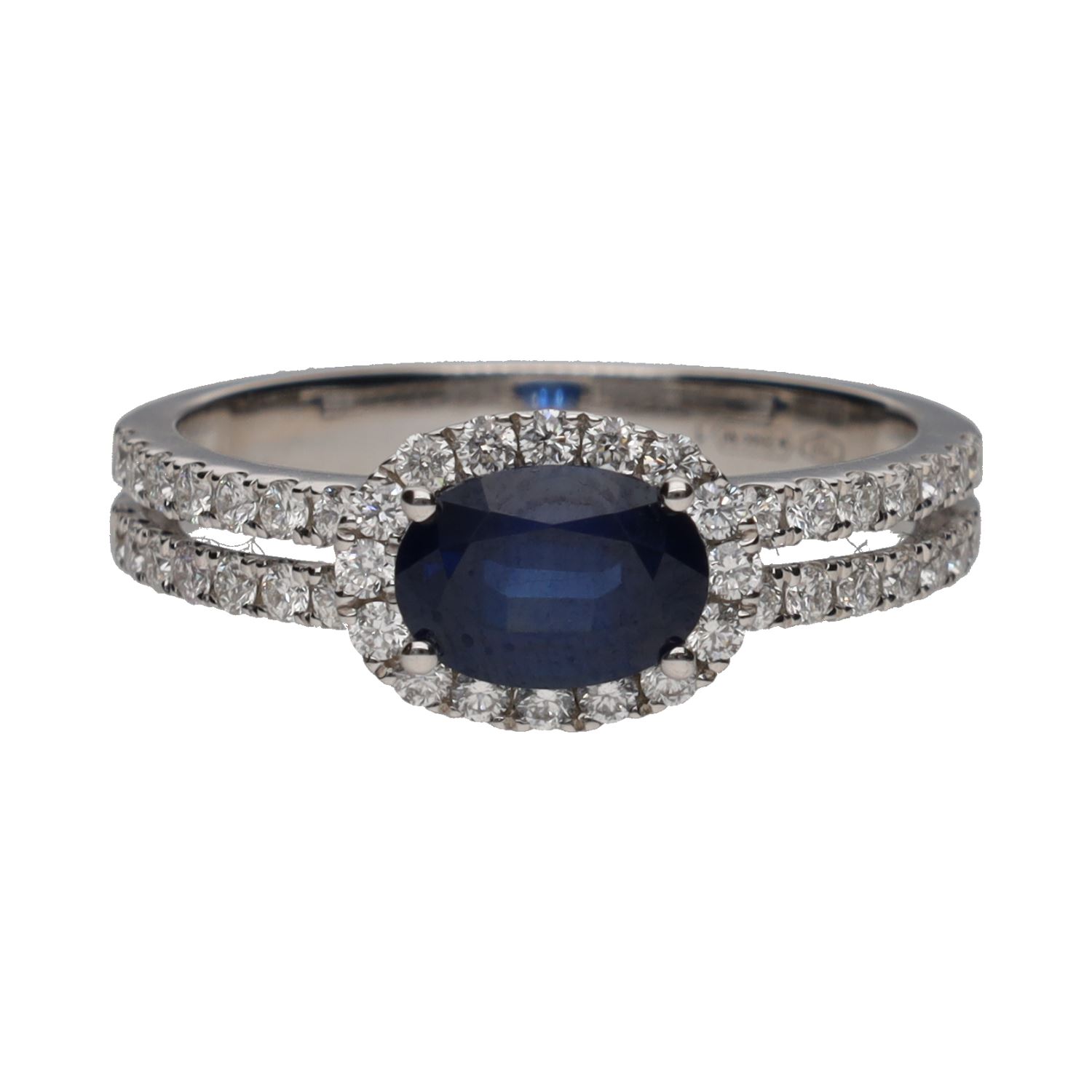 Sortija en oro blanco con un zafiro y brillantes. Talla 14.