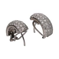 Pendientes en oro blanco con cuajado de brillantes.