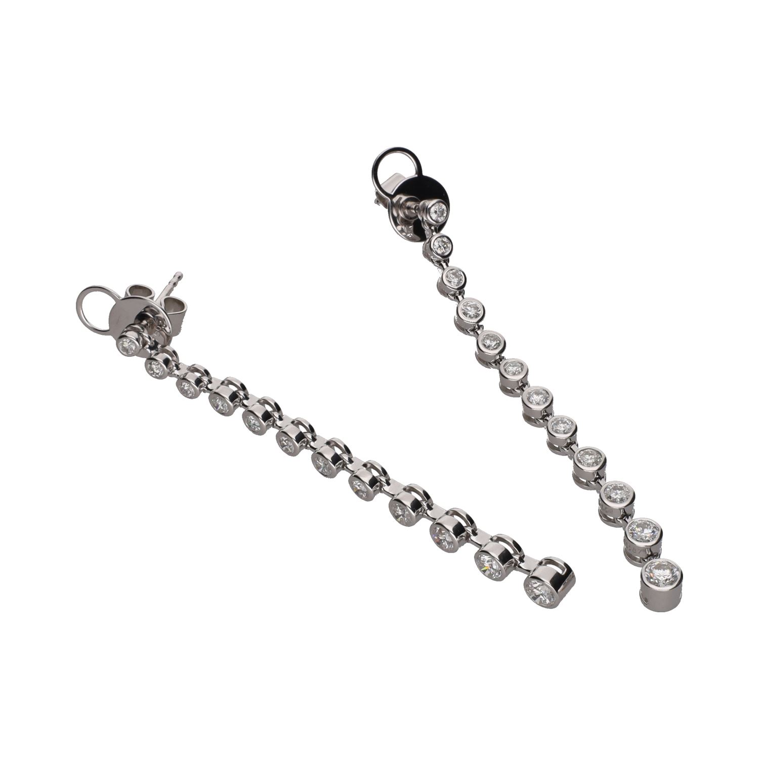 Pendientes en oro blanco con brillantes en chatón.