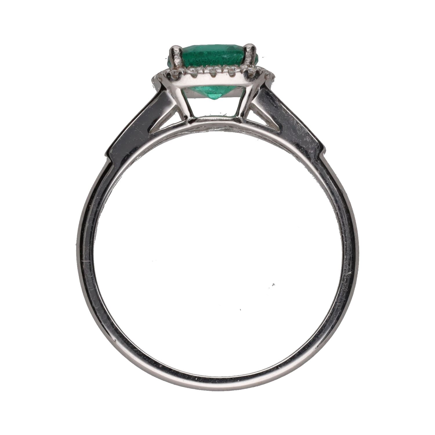 Sortija en oro blanco con esmeralda y brillantes. Talla 14.