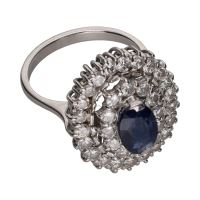 Sortija en oro blanco con zafiro y brillantes. Talla 14.