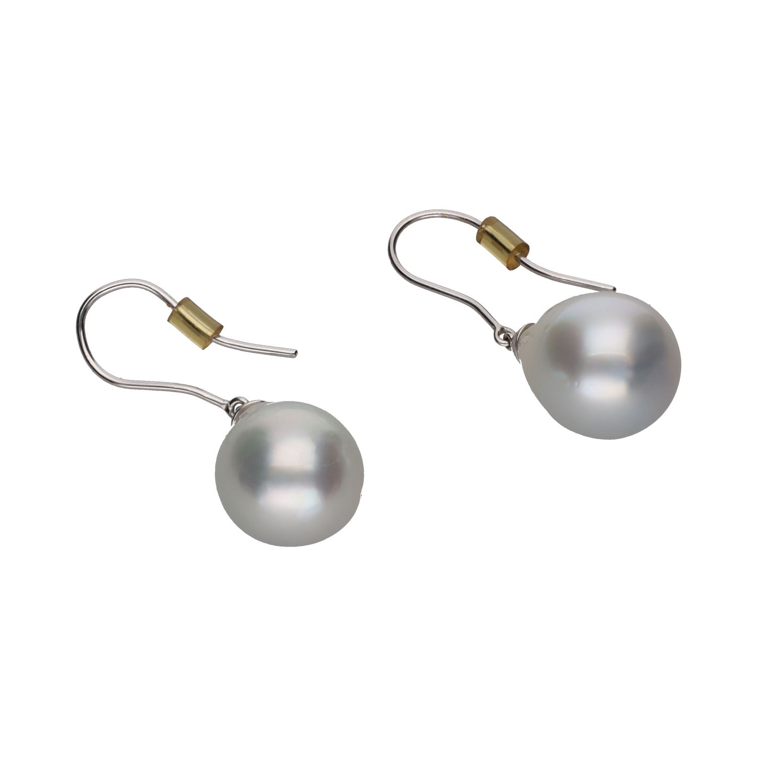 Pendientes de perlas australianas montados en oro blanco.