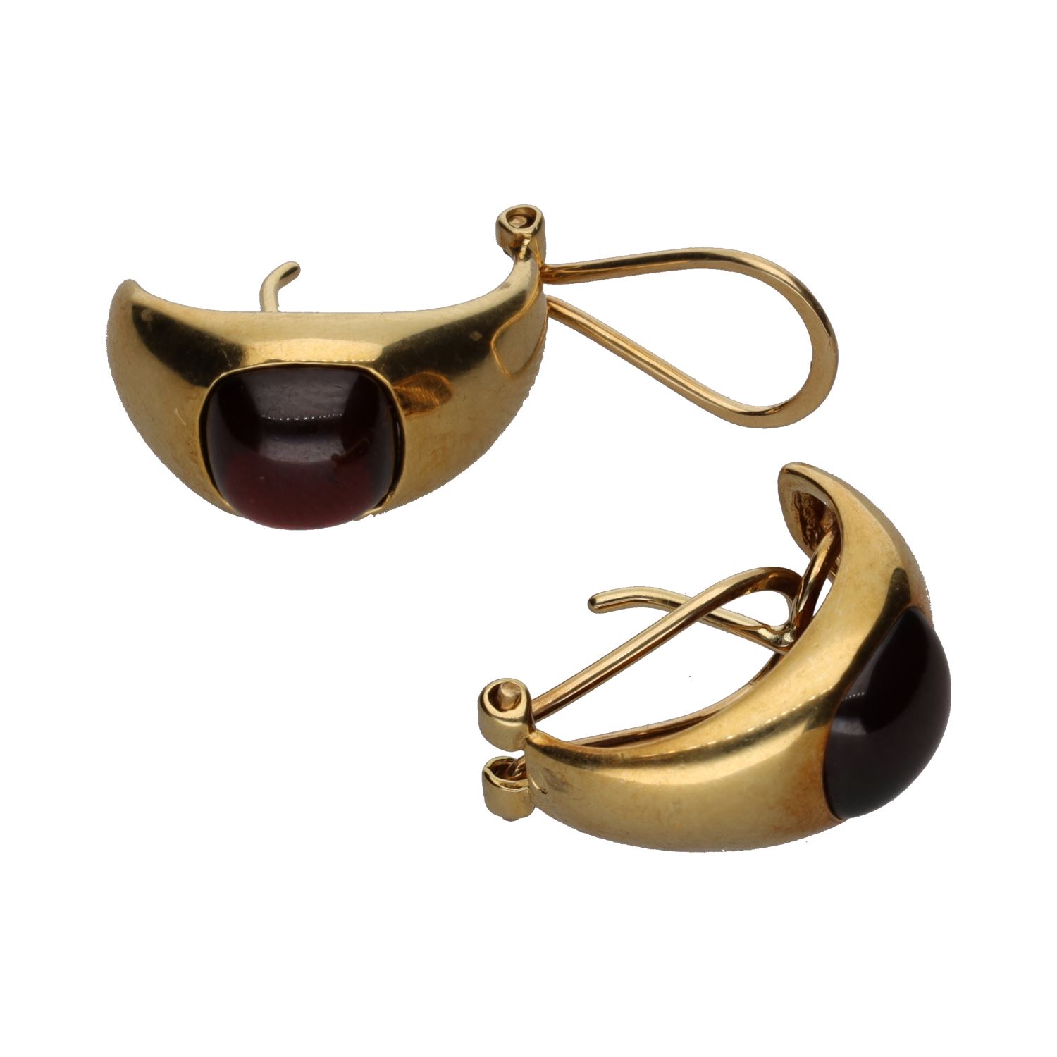 Pendientes en oro amarillo con granates.