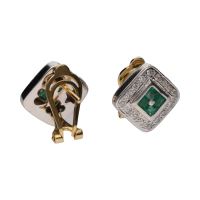 Pendientes en oro blanco con esmeraldas y brillantes.