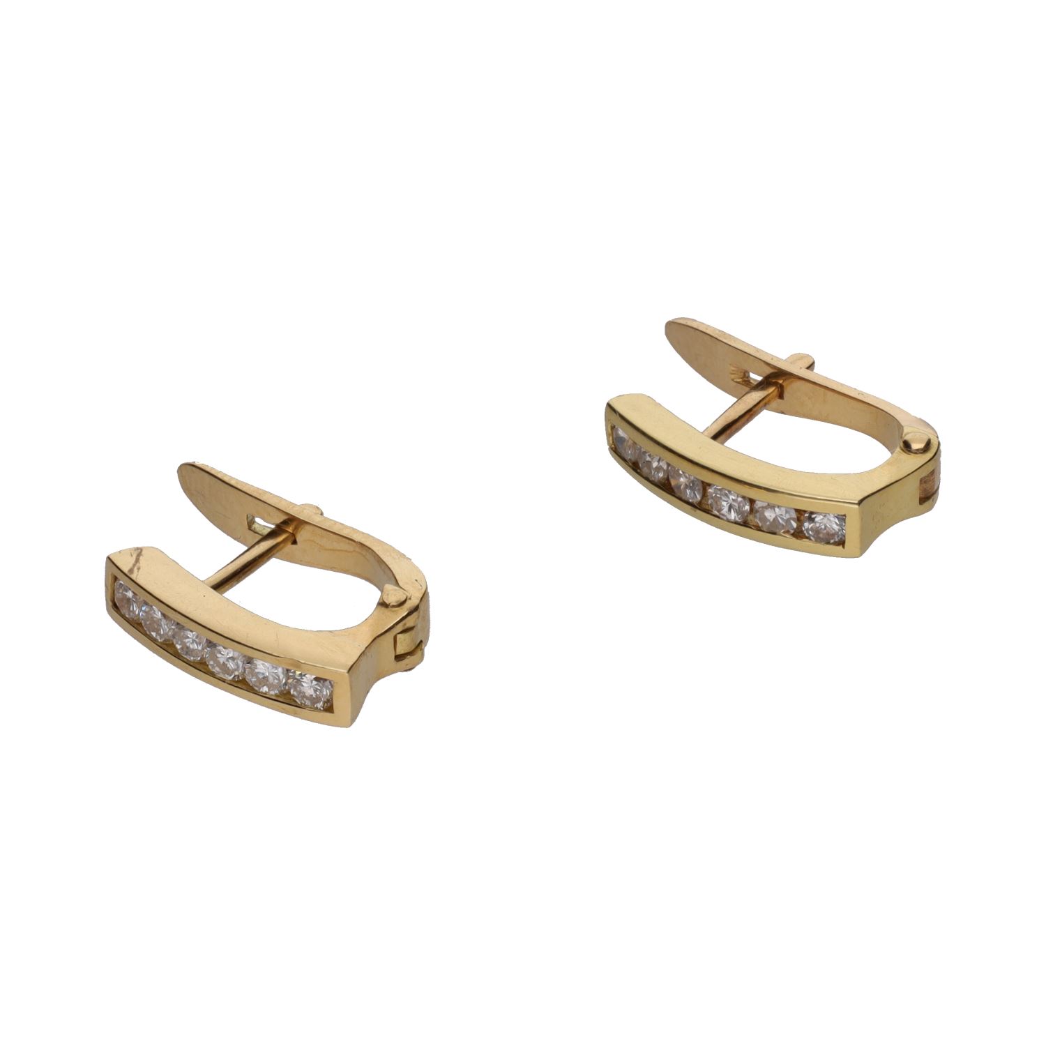 Pendientes en oro amarillo y brillantes.