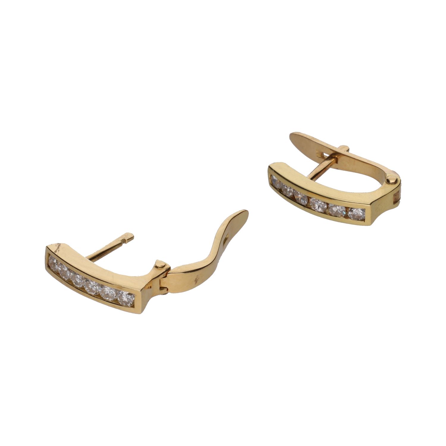 Pendientes en oro amarillo y brillantes.