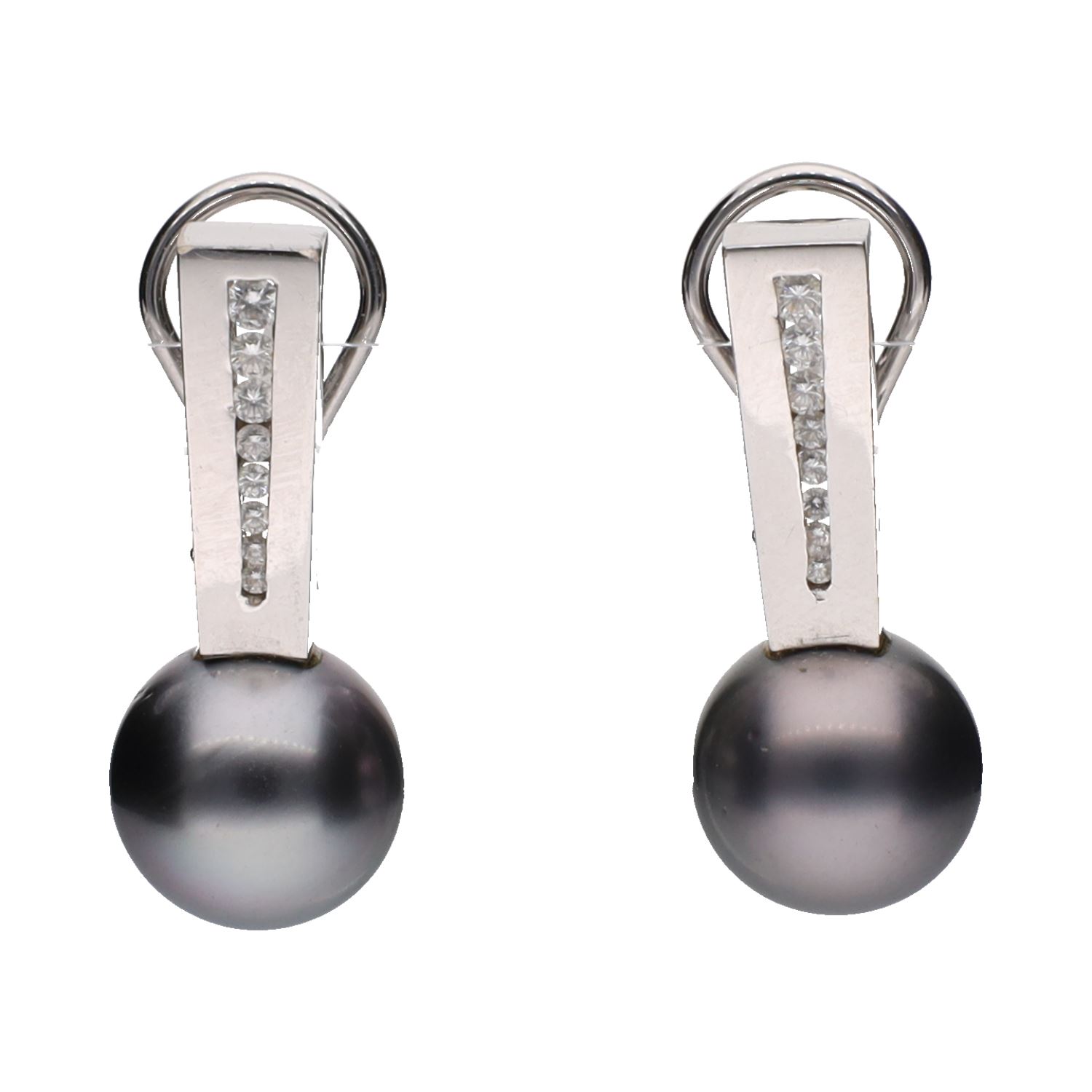 Pendientes en oro blanco con brillantes y perlas tahití.