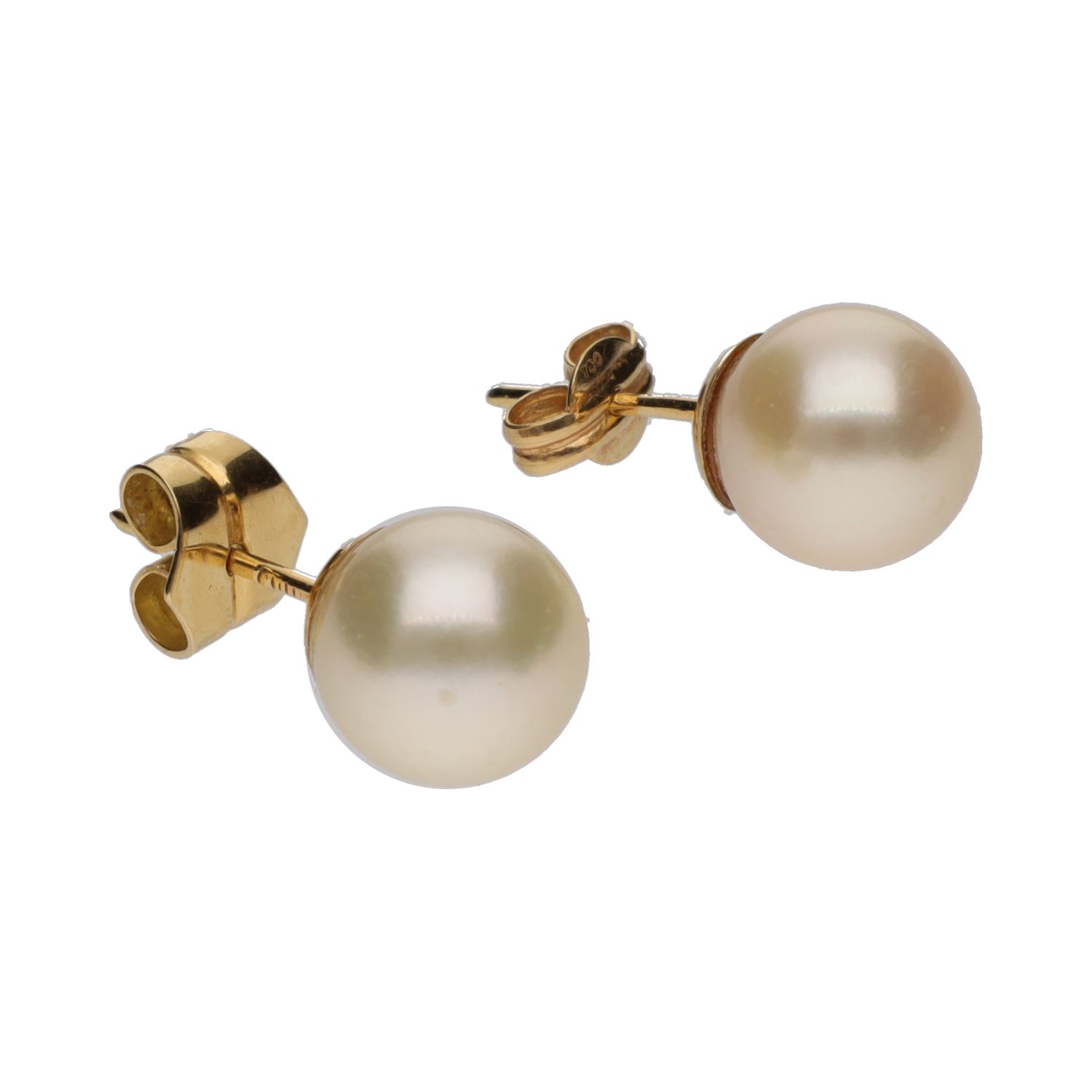 Pendientes de perlas montadas en oro amarillo.