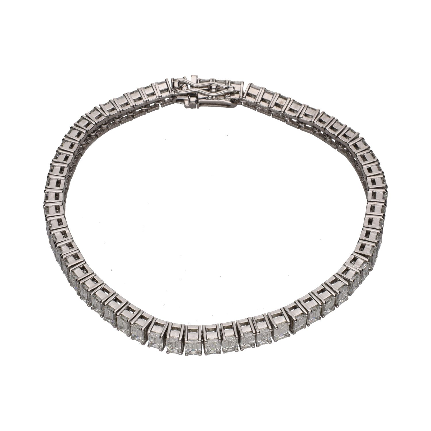 Pulsera riviere en oro blanco con diamantes talla esmeralda.