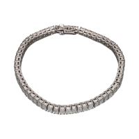 Pulsera riviere en oro blanco con diamantes talla esmeralda.