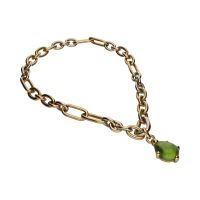 Collar de pomellato en oro amarillo con un peridoto.