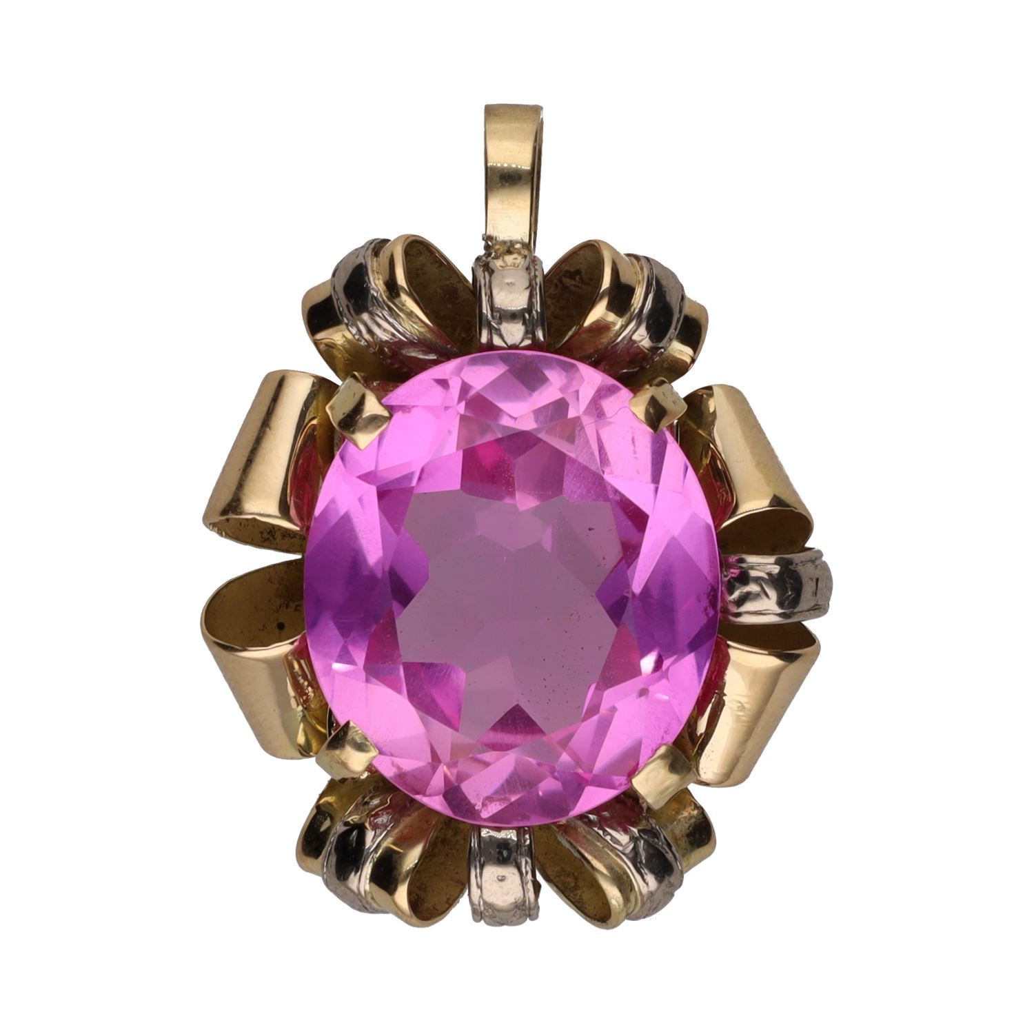 Colgante en oro amarillo con un topacio rosa.