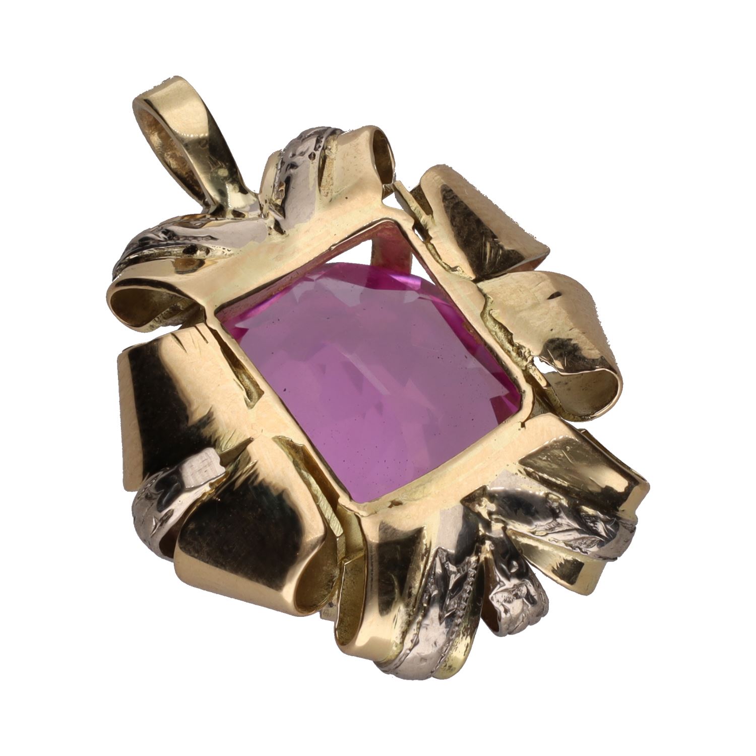 Colgante en oro amarillo con un topacio rosa.