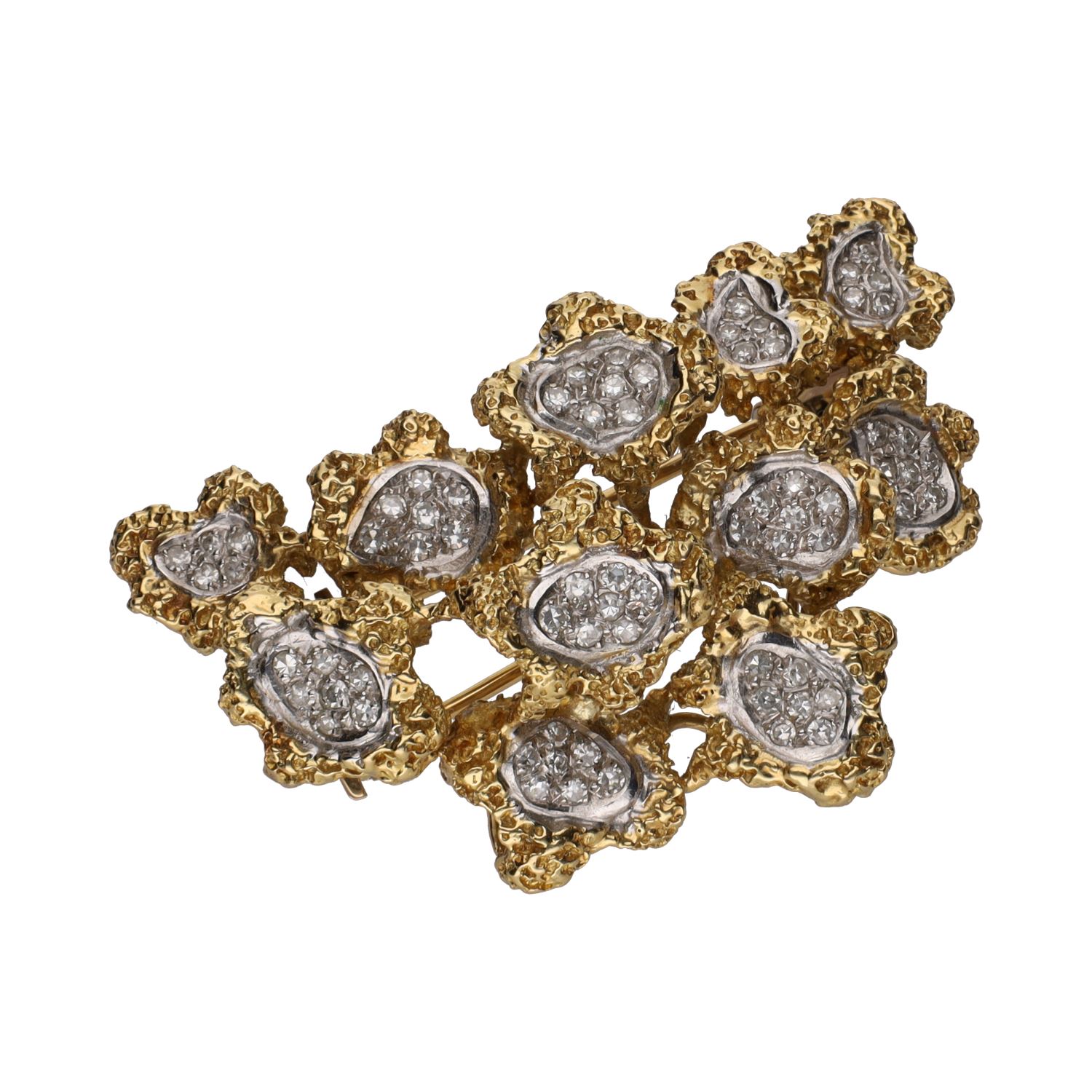 Broche en oro amarillo con cuajados de brillantes.