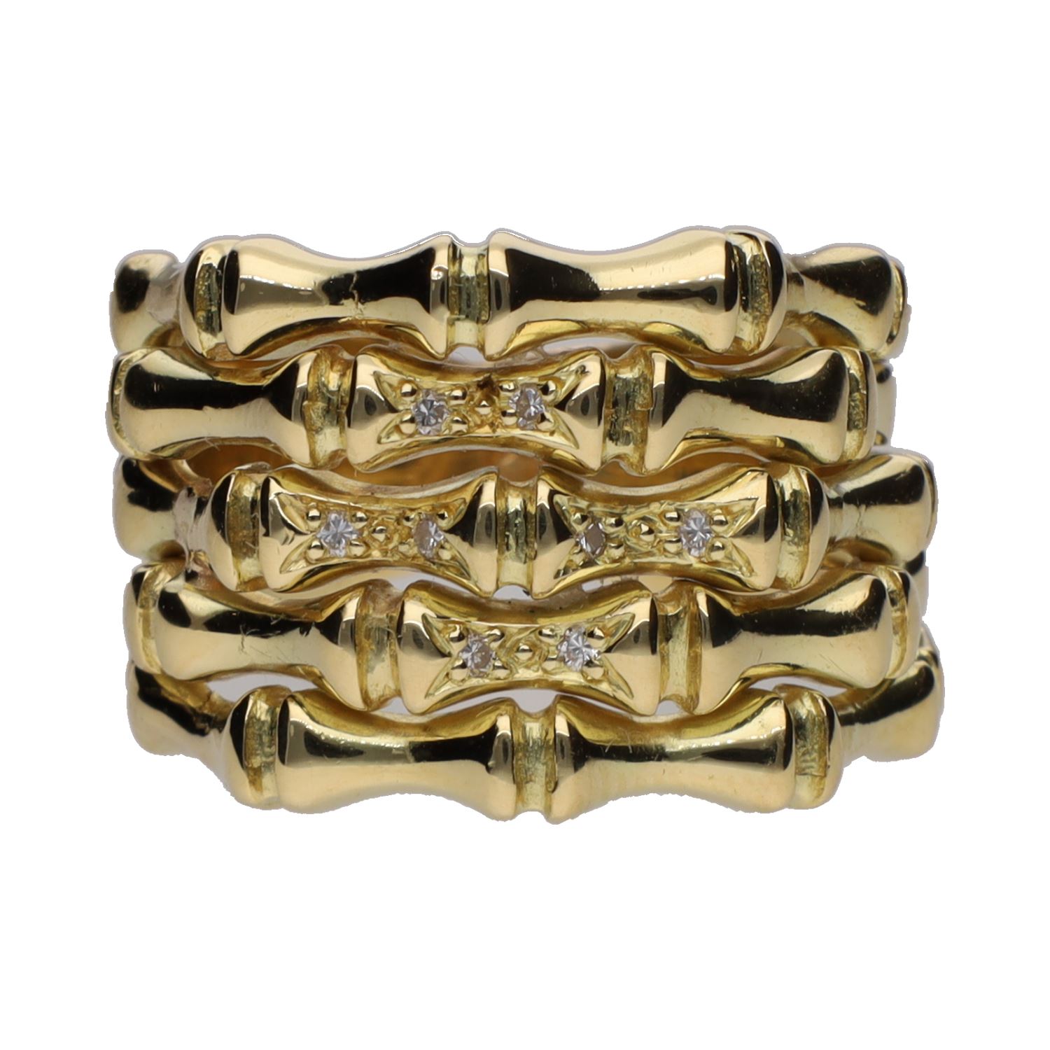 Sortija en oro amarillo con brillantes. Talla 19.