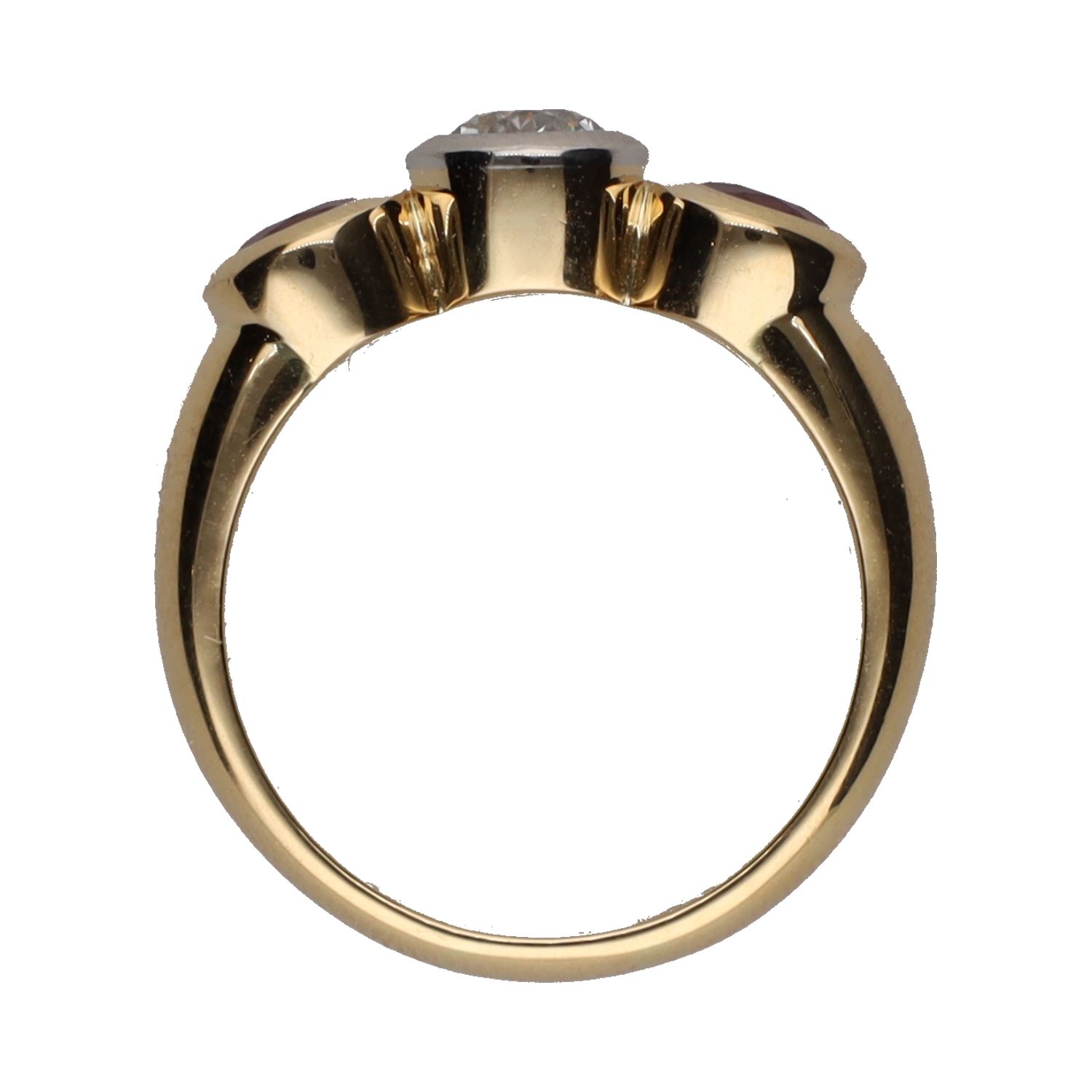 Sortija en oro amarillo con rubíes y un diamante. Talla 16.