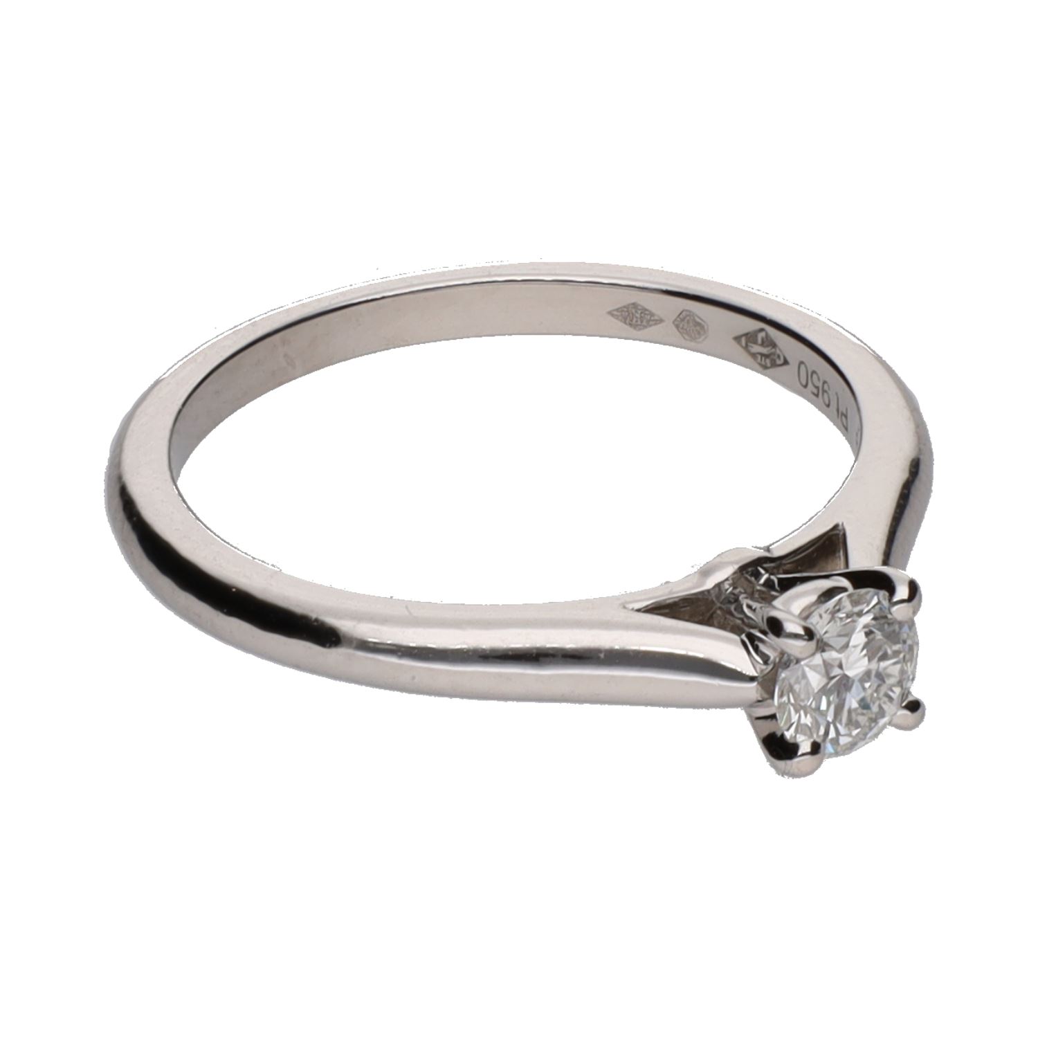 Solitario de cartier en platino con un brillante. Talla 49.
