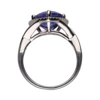 Sortija en oro blanco con amatista y brillantes. Talla 10.