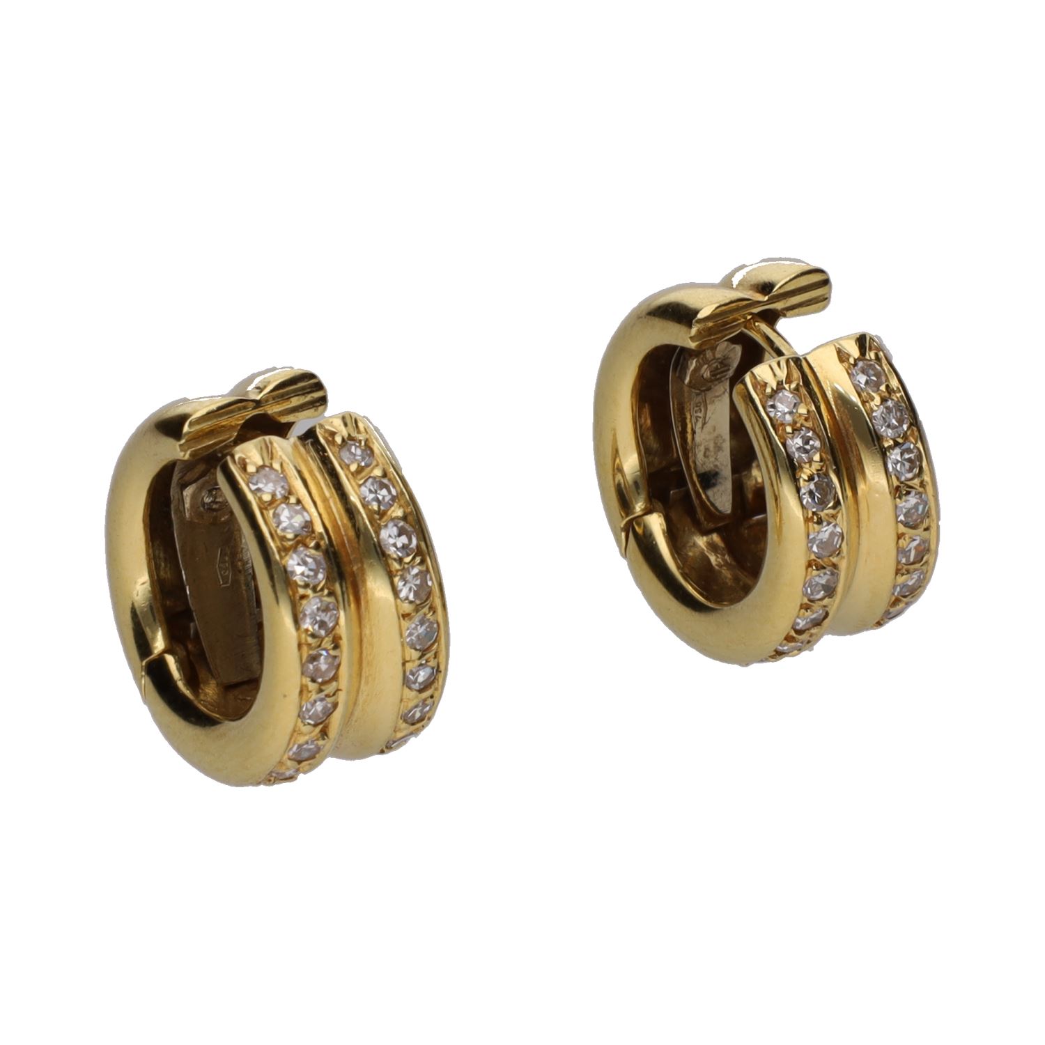 Pendientes tipo argollas en oro amarillo con brillantes.