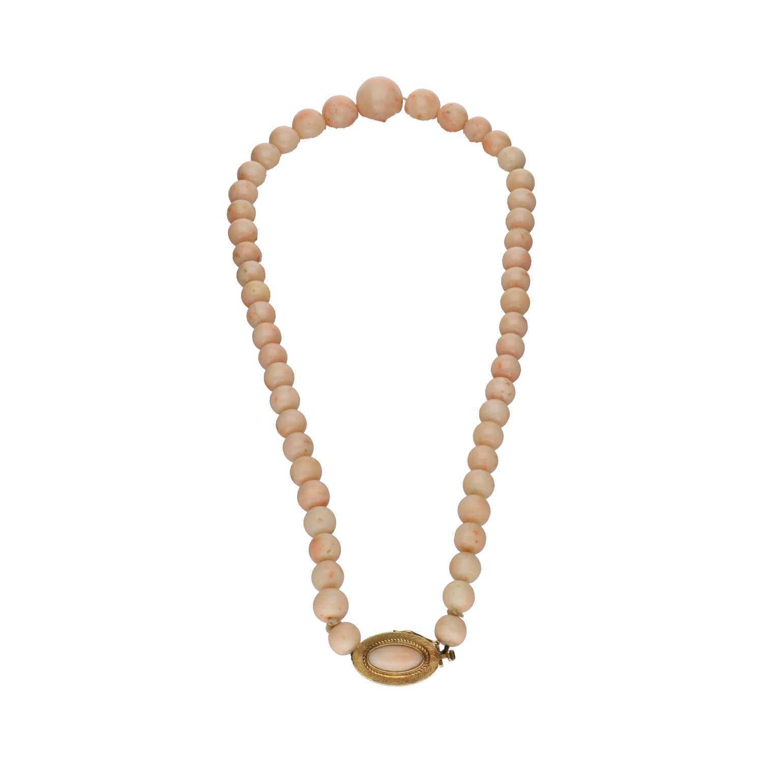 Collar de coral con el cierre en oro amarillo.